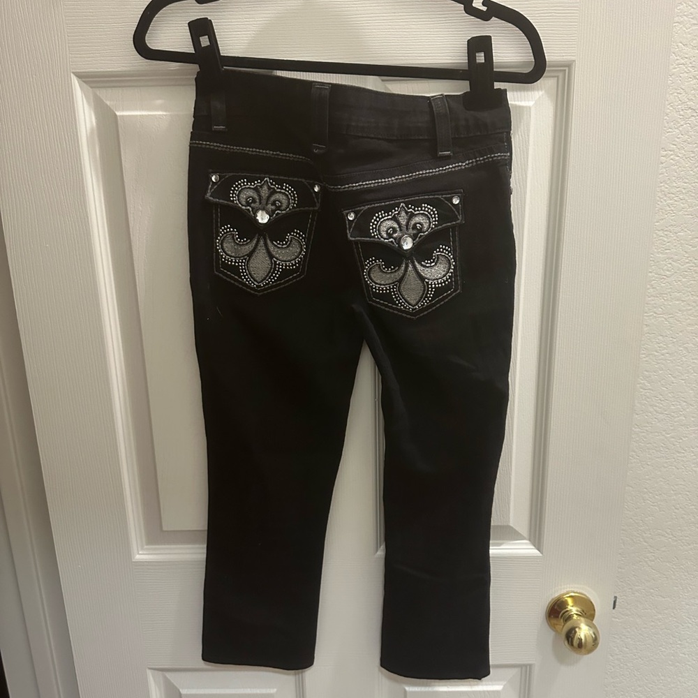 Black denim rhinestone sequin Capri size 320 inch waist